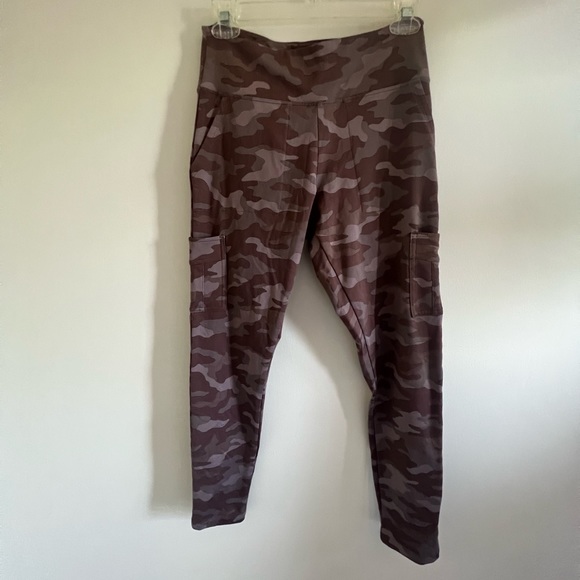 PINK Camo leggings - Picture 9 of 10